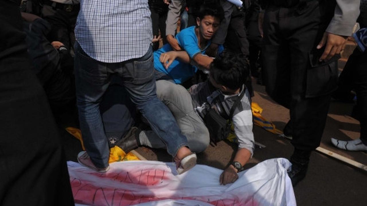 Demo setahun kinerja Jokowi-JK di Istana berujung bentrok