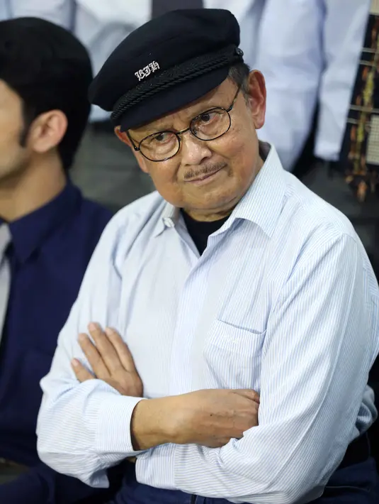 BJ. Habibie mengaku bangga, dengan suksesnya film yang mengankat kisah hidupnya. Film Rudy Habibie diadaptasi dari novel karya Gina S Noer, berjudul Rudy, Kisah Muda Sang Visionel. (Nurwahyunan/Bintang.com)