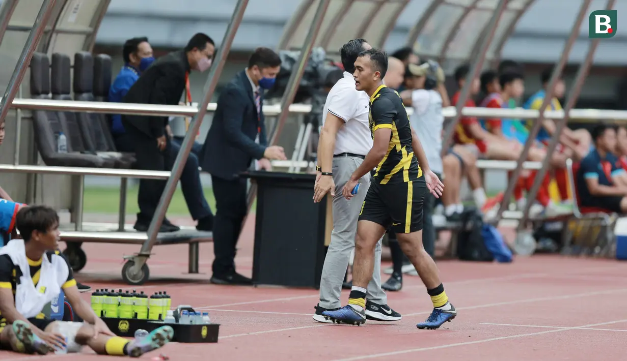 Tuduhan yang diembuskan media Vietnam berbanding terbalik dengan data yang ada di situs transfer dunia, Transfermarkt. Di sana diketahui Ahmad Aysar Hadi Mohd Shapri saat ini masih berusia 18 tahun. (Bola.com/M Iqbal Ichsan)