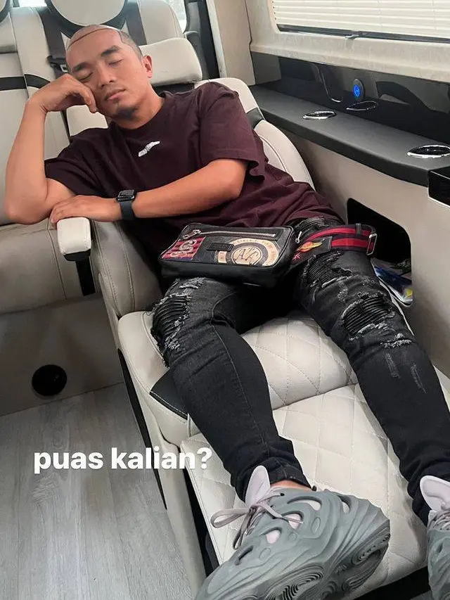7 Potret Taqy Malik yang Kini Botak Usai Tanam Rambut di Turki