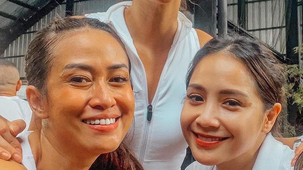 Nia Ramadhani yang sudah sempat melawan Nagita di turnamen sebelumnya ikut hadir. Sayangnya Luna Maya tampak absen di acara olahraga satu ini.
