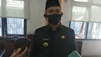 Pemkot melalui Walikota secara langsung ikut menegaskan agar para pelajar untuk dapat mematuhi peraturan yang dikeluarkan oleh Disdikbud tersebut.