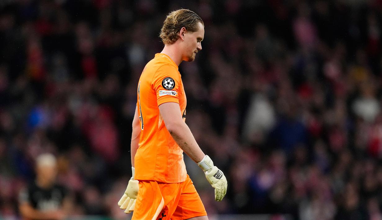 Nasib sial dialami kiper Tottenham Hotspur, Antonin Kinsky saat timnya bertandang ke markas Atletico Madrid dalam laga leg 1 babak 16 besar Liga Champions 2025/2026 di Metropolitano Stadium, Madrid, Spanyol, Rabu (10/03/2026) waktu setempat.