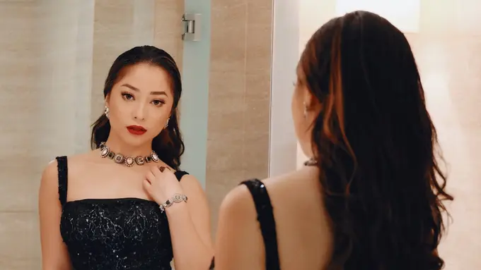 [Bintang] Hitam Bukan Kelam, Gaya Nikita Willy dan 4 Seleb Mencuri Hati