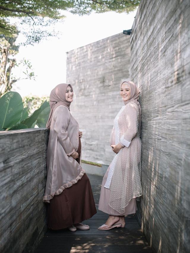 6 Potret Maternity Shoot Citra Kirana dan Erica Putri