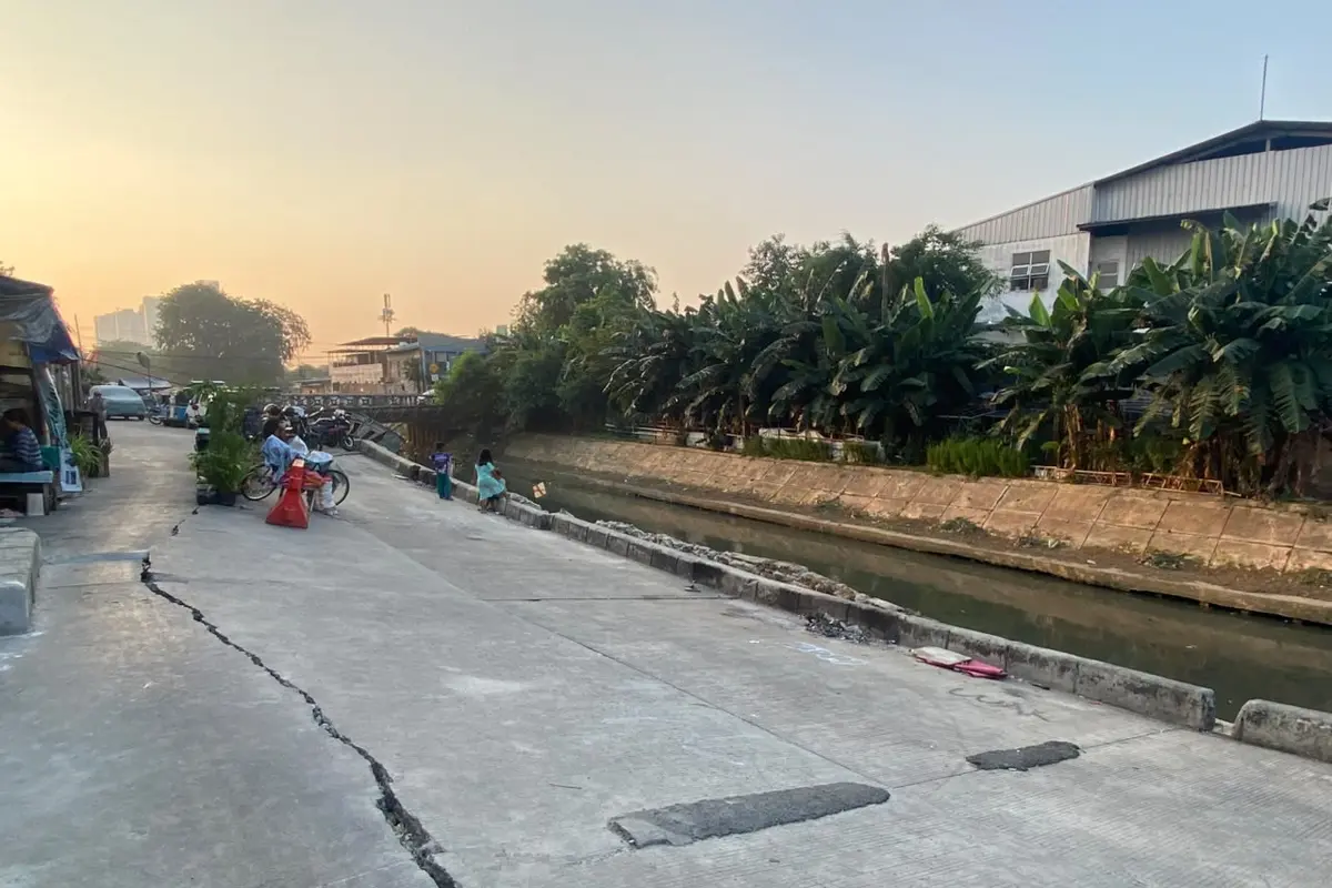 4 Bulan Jalan Amblas di Pulo Gadung Tak Kunjung Diperbaiki