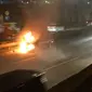 Sedan terbakar di Tol JORR Km 31 arah TMII, twitter TMC Polda Metro Jaya.