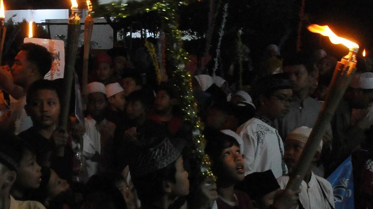 FOTO: Antusiasme Warga Gelar Pawai Obor Menyambut Ramadan 1445 Hijriah