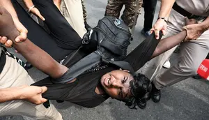Polisi India Tangkap Ribuan Pemuda Saat Aksi Tuntut Ketua KPU Mundur