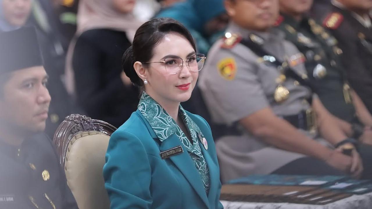 5 Artis Indonesia yang Punya Hobi Unik, Prilly Latuconsina Hobi Mancing Bareng Bapak-bapak