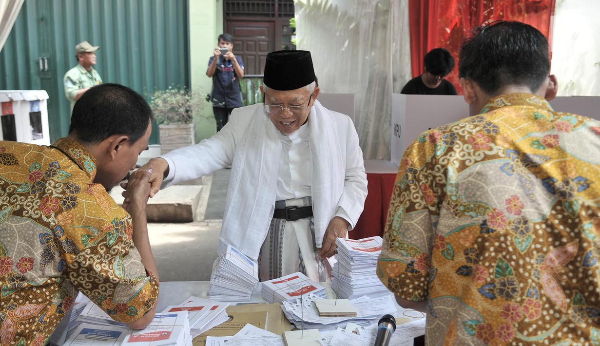 FOTO: Didampingi Istri dan Keluarga Ma'ruf Amin Gunakan ...