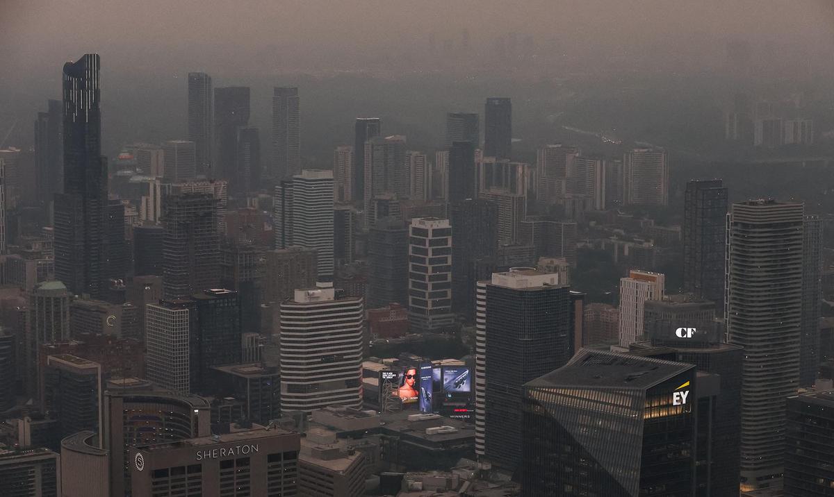 Ngerinya Langit Kota Toronto Berubah Kekuningan akibat Asap Kebakaran Hutan