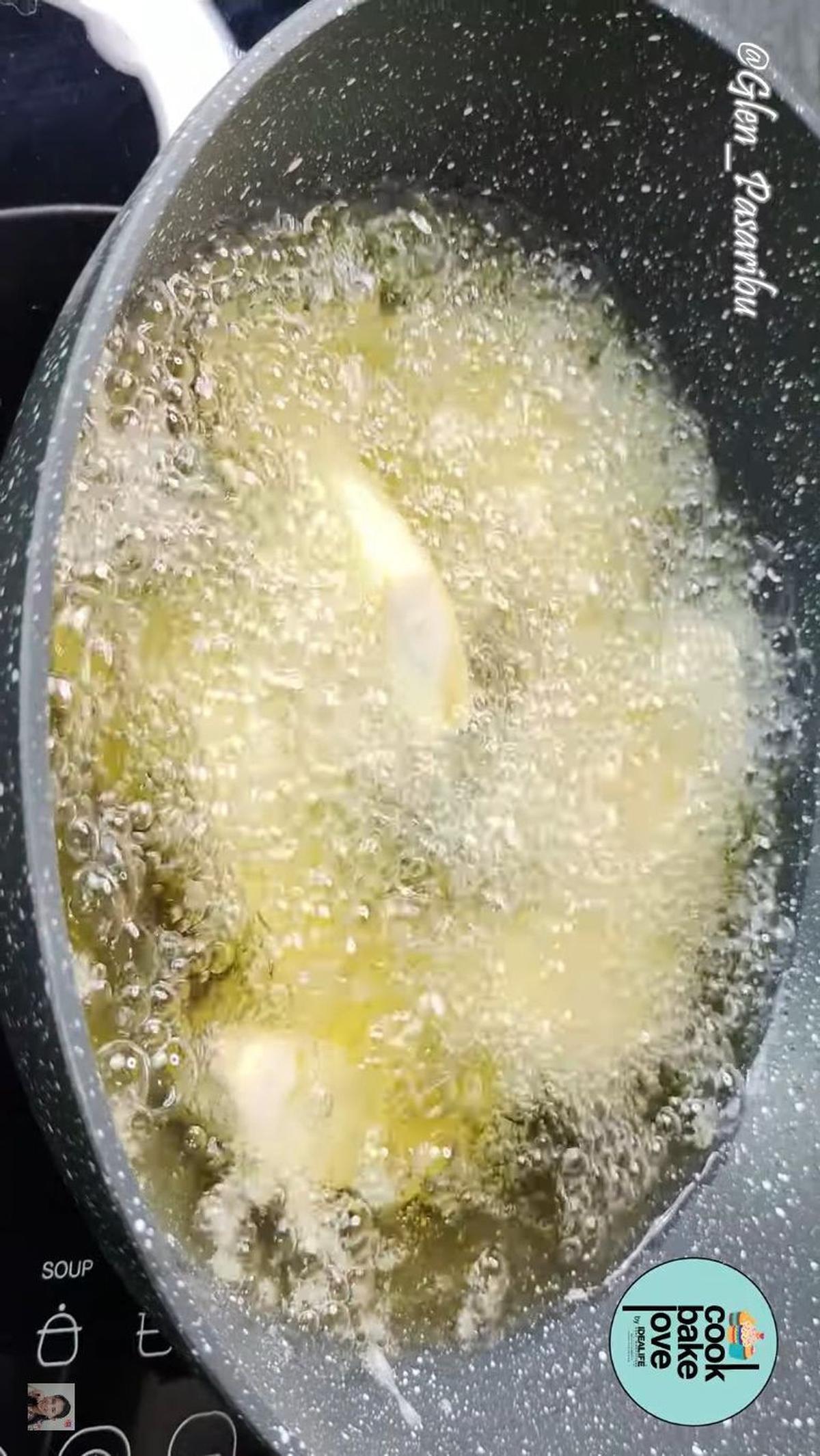Masukkan Pisang ke Penggorengan