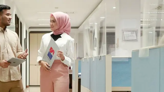 Pegawai di PT Traktor Nusantara