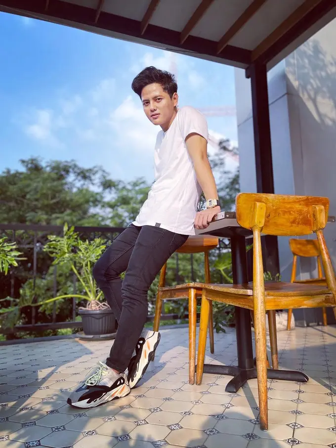 Pesona Stevan Pasaribu Diduga Liburan Bareng Celine Evangelista