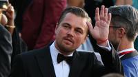 Leonardo DiCaprio pun sempat terlihat meninggalkan rumah Camila yang terletak di Los Angeles. (JEAN BAPTISTE LACROIX / AFP)