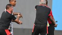 Pelatih Tunisia, Mondher Kebaier melancarkan protes keras terhadap wasit asal Zambia, Janny Sikazwe yang melakukan blunder dengan meniup peluit panjang pada menit ke-85 pada pertandingan melawan Mali di Piala Afrika 2021 (Issouf SANOGO / AFP)