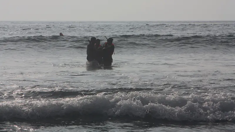 Terbawa Arus di Pantai Senggigi, RZ TewasTerbentur Karang