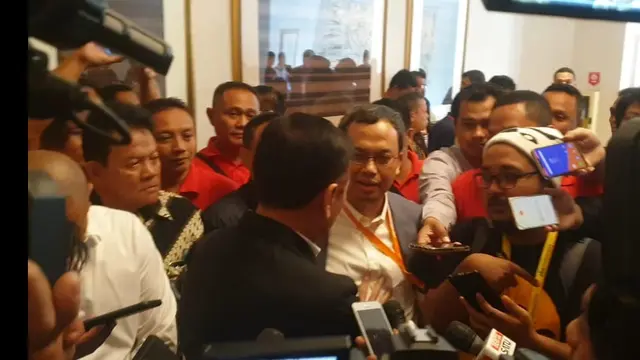 Iwan Bule dan Vijaya Dorong-dorongan Jelang Pemilihan Caketum PSSI (Liputan6.com / Cakrayuri Nuralam)