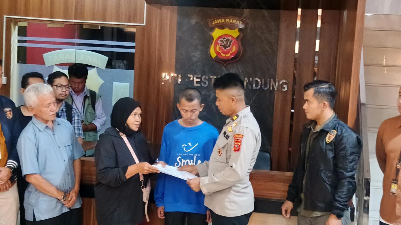 Momen Haru Rizki Remaja Bandung Sempat Diduga Korban TPPO di Kamboja Akhirnya Pulang ke RI dan Bertemu Keluarga