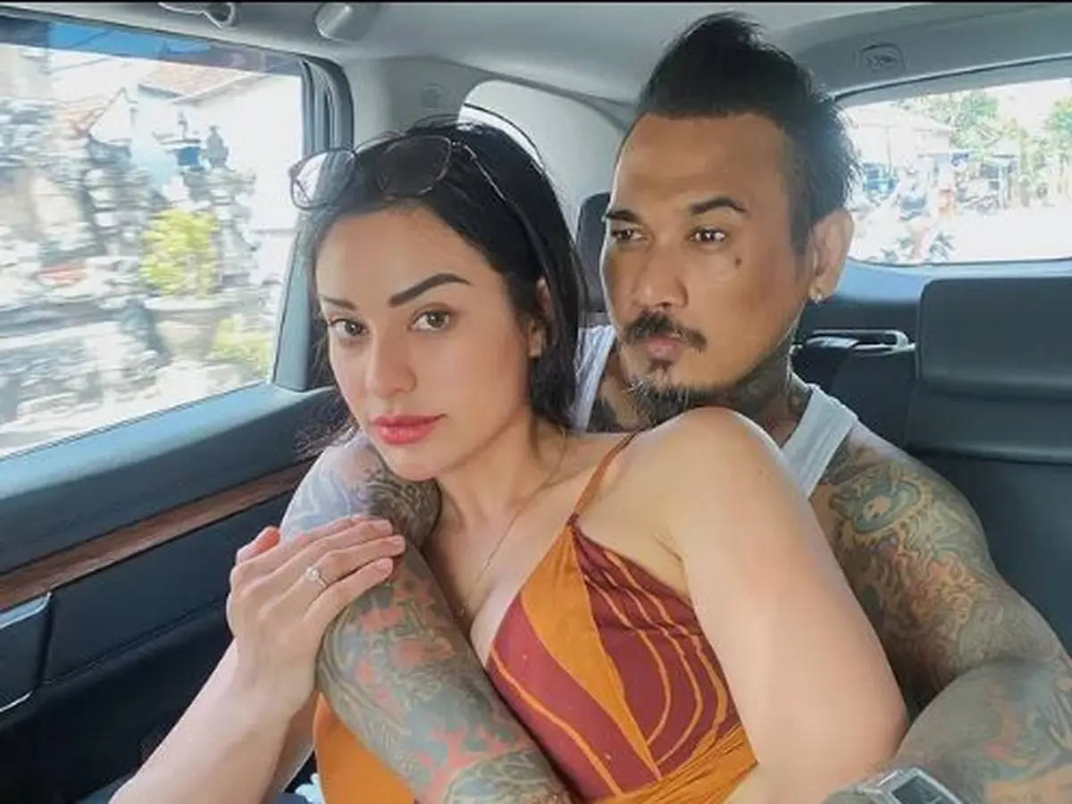 Jerinx SID Umumkan Tak Bisa Ikut Tur Konser Superman Is Dead di Luar Bali,  Demi Program Bayi Tabung Nora Alexandra - ShowBiz Liputan6.com