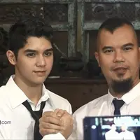 Ahmad Dhani ingin mengenalkan dunia politik kepada anak-anaknya jika terpilih menjadi Gubernur DKI Jakarta nantinya. Bahkan, Dhani berharap anak pertamanya Al Ghazali bisa menjadi Presiden RI nantinya.