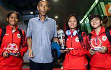 Bangga! Momen Skuad Timnas Indonesia Putri Tiba di Jakarta, Bawa Trofi Juara Piala AFF Wanita 2024