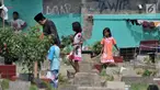 Sejumlah anak mengikuti peziarah saat menawarkan jasa membersihkan makam atau 'Ngoret' di TPU Cipinang Baru, Jakarta, Minggu (5/5). Tradisi ziarah makam atau nyekar membawa berkah rezeki bagi anak-anak yang menawarkan jasa Ngoret. (merdeka.com/Iqbal S. Nugroho)