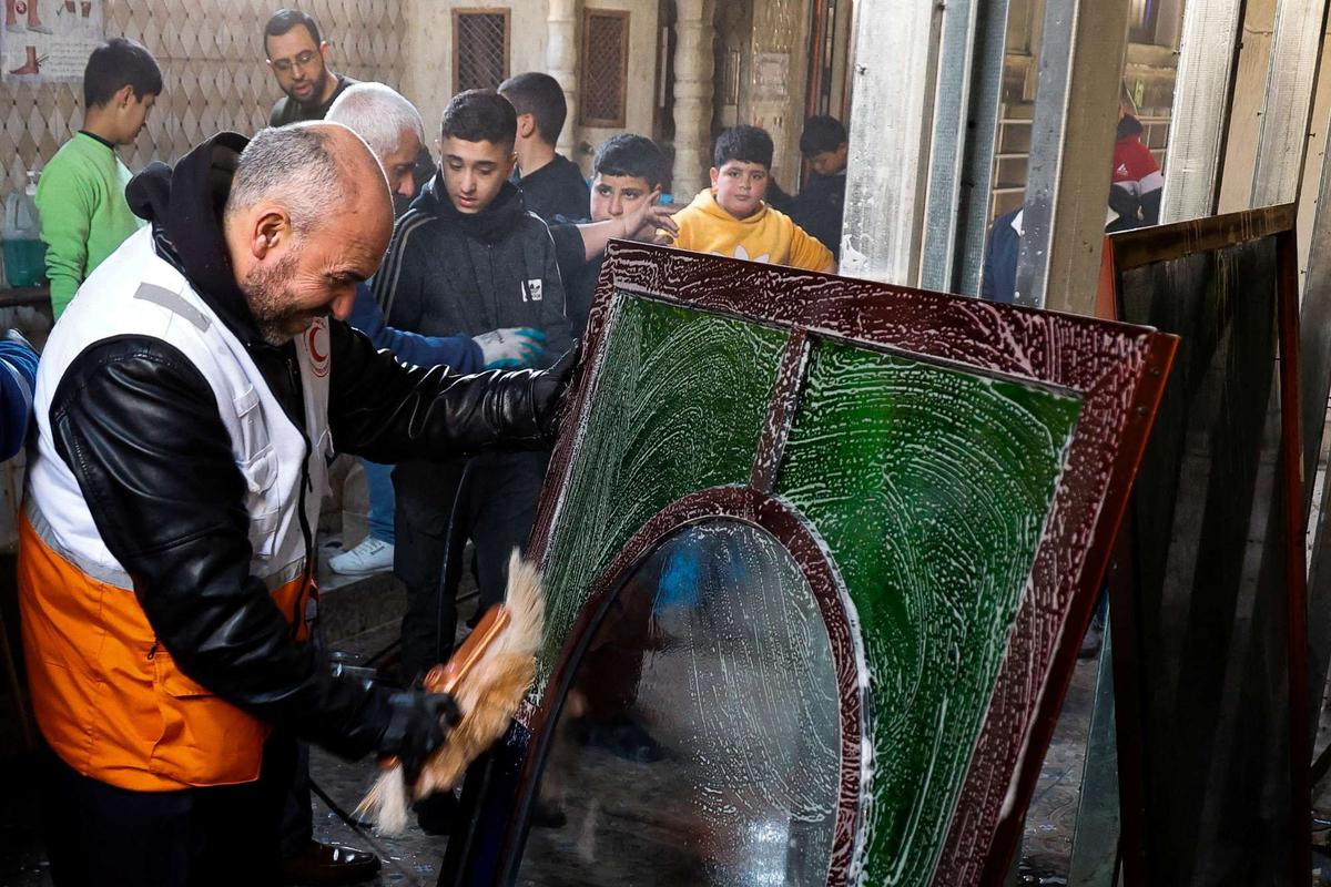 Masjid bersejarah Palestina dibakar tentara Israel