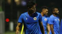 Pemain Timnas Indonesia, Fachrudin Aryanto, saat sesi latihan jelang Piala AFF di Lapangan B Senayan, Jakarta, Selasa (9/11/2021). (Bola.com/M Iqbal Ichsan)