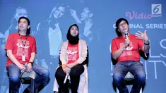 CEO Vidio Sutanto Hartono (kanan) bersama Deputi CEO Vidio Hermawan Sutanto dan Head of Marketing Vidio Ade Muti saat peluncuran Vidio Original Series di Jakarta, Jumat (22/3). Vidio Original Series mulai tayang pada hari ini. (Liputan6.com/JohanTallo)