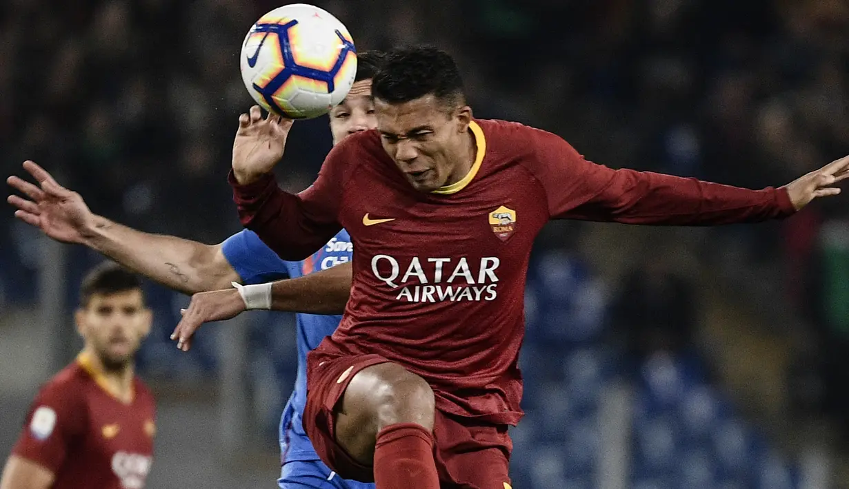 Juan Jesus. Bek tengah Brasil berusia 31 tahun ini dipermanenkan AS Roma dari Inter Milan pada awal musim 2017/2018 dengan nilai transfer 8 juta euro atau kini setara Rp122 miliar. Sebelumnya ia hanya berstatus pinjaman sejak awal musim 2016/2017. Pada awal musim 2021/2022 ia meninggalkan AS Roma menuju Napoli. Bersama AS Roma ia total tampil dalam 101 laga di semua ajang dengan torehan 1 gol dan 1 assist. (AFP/Filippo Monteforte)