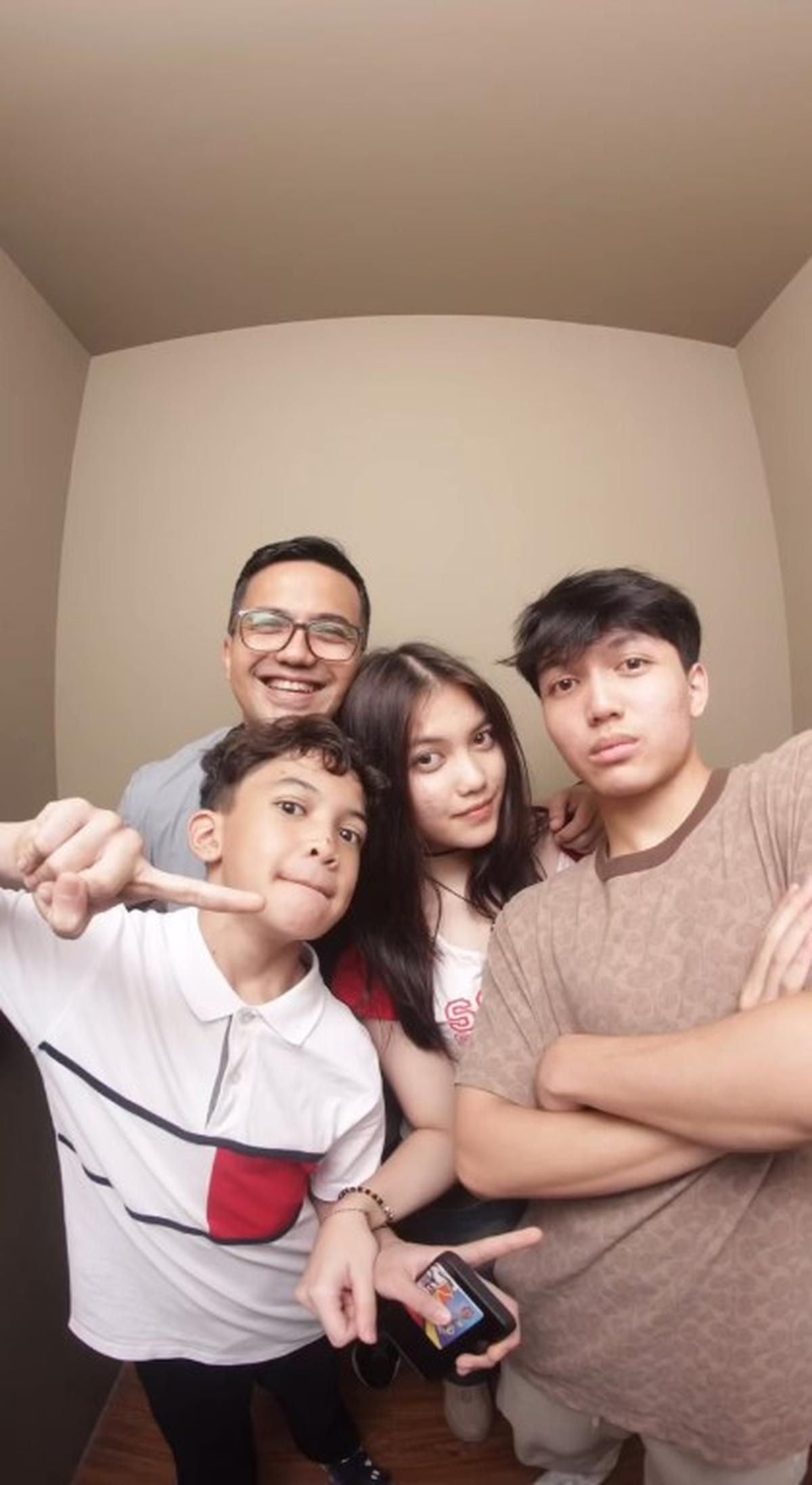 7 Potret Anak Sahrul Gunawan Kini, Sudah Pada Besar - Ganteng dan Cantik