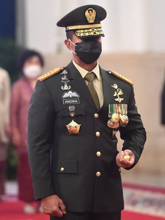 Jenderal Andika Perkasa menghadiri pelantikan dirinya sebagai Panglima TNI di Istana Negara Jakarta, Rabu (17/11/2021). Jenderal Andika Perkasa menggantikan Panglima TNI sebelumnya Marsekal Hadi Tjahjanto yang memasuki masa pensiun. (Foto: Agus Suparto/Biro Sekretariat Kepresidenan)