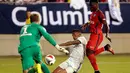 Pemain Real Madrid, Mariano Diaz (tengah), berusaha mencetak gol ke gawang PSG pada laga International Champions Cup (ICC) 2016, di Stadion Ohio, Columbus, Ohio, AS, Kamis (28/7/2016) pagi WIB. (EPA/Mark Lyons))