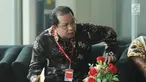 Wakil Bendahara Umum Partai Golkar, Zulhendri Hasan saat berada di ruang tunggu Gedung KPK, Jakarta, Selasa (14/11). Zulhendri diperiksa terkait kasus dugaan merintangi penyidikan kasus e-KTP dengan tersangka Markus Nari. (Liputan6.com/Helmi Fithriansyah)