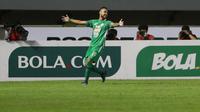 Pemain PSS Sleman, Eduardo Barbosa, melakukan selebrasi usai membobol gawang Arema FC pada pekan ketiga BRI Liga 1 2021/2022, Minggu (19/9/2021) malam WIB. (Bola.com/M. Iqbal Ichsan)