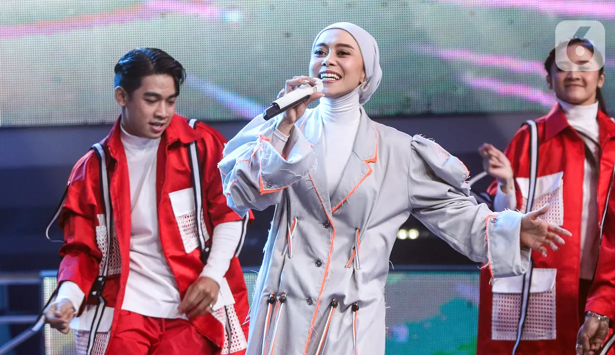 Setelah main games bareng, para penonton dibuat bersorak karena salah satu bintang utama yang ditunggu-tunggu, Lesti Kejora muncul di atas panggung. (Liputan6.com/Angga Yuniar)