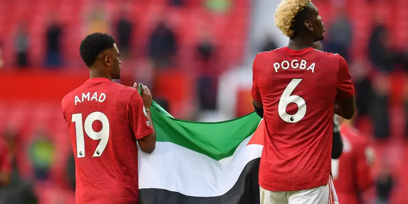 Pogba dan Diallo Kibarkan Bendera Palestina di Old Trafford
