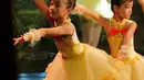 <p>Dalam penampilannya itu, Thalia tampil cantik dengan mengenakan baju ballet warna kuning. [Foto: instagram.com @thaliaputrionsu]</p>