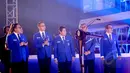 Ketum PAN, Zulkifli Hasan (kiri) membuka acara Rapat Kerja Nasional PAN di Jakarta, Rabu (6/5). Dalam acara itu juga dilantik Pengurus Dewan Pimpinan Pusat Partai Amanat Nasional Periode 2015-2020. (Liputan6.com/Faizal Fanani)