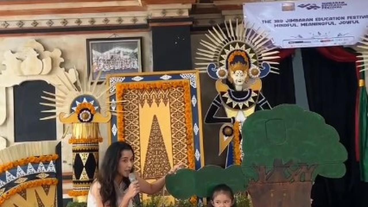 7 Potret Dahlia Poland dan Anak Ikut Lomba Mendongeng di Sekolah, Raih Juara Pertama