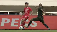 Bek Persija Jakarta, Rezaldi Hehanusa, mengakui penampilannya dalam laga melawan Tira Persikabo belum maksimal. (Bola.com/Yoppy Renato)