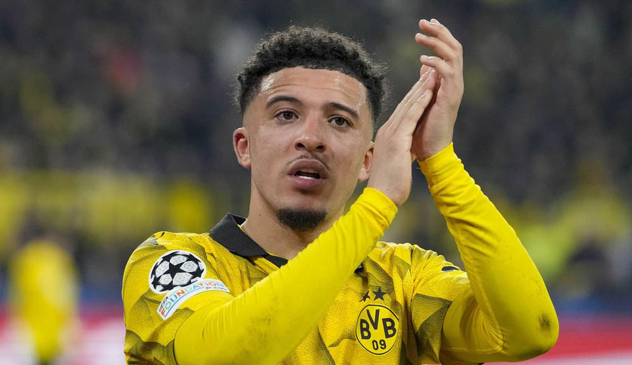 Pemain Borussia Dortmund, Jadon Sancho, melakukan selebrasi setelah mencetak gol ke gawang PSV Eindhoven pada laga leg kedua babak 16 besar Liga Champions di Stadion Signal Iduna Park, Rabu (13/3/2024). (AP Photo/Martin Meissner)
