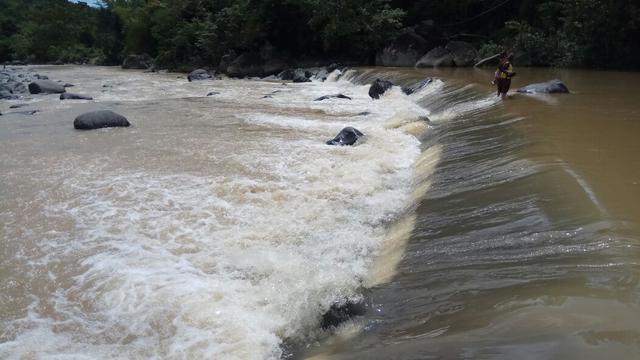 7100 Gambar Anak Sekolah Menyeberang Sungai HD
