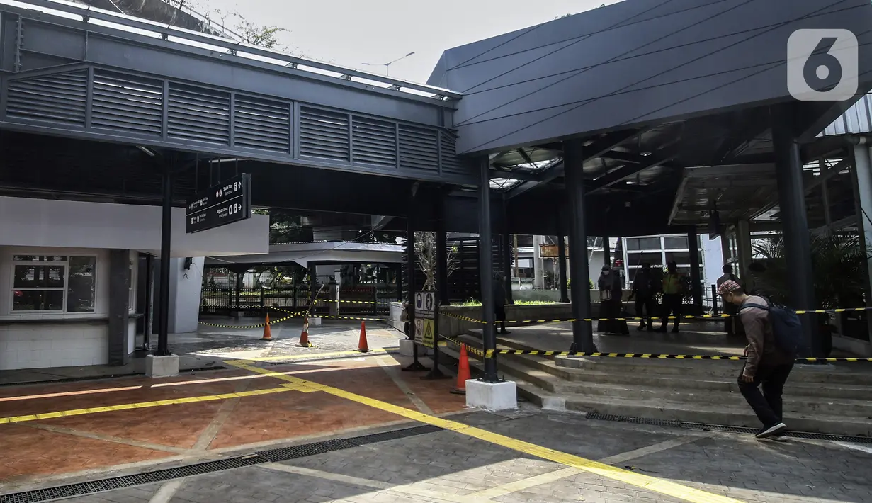 Suasana di area Stasiun Tebet, Jakarta, Senin (6/9/2021). Penataan kawasan Stasiun Tebet yang hampir rampung itu demi mendukung integrasi antarmoda transportasi di Jakarta. (Liputan6.com/Johan Tallo)