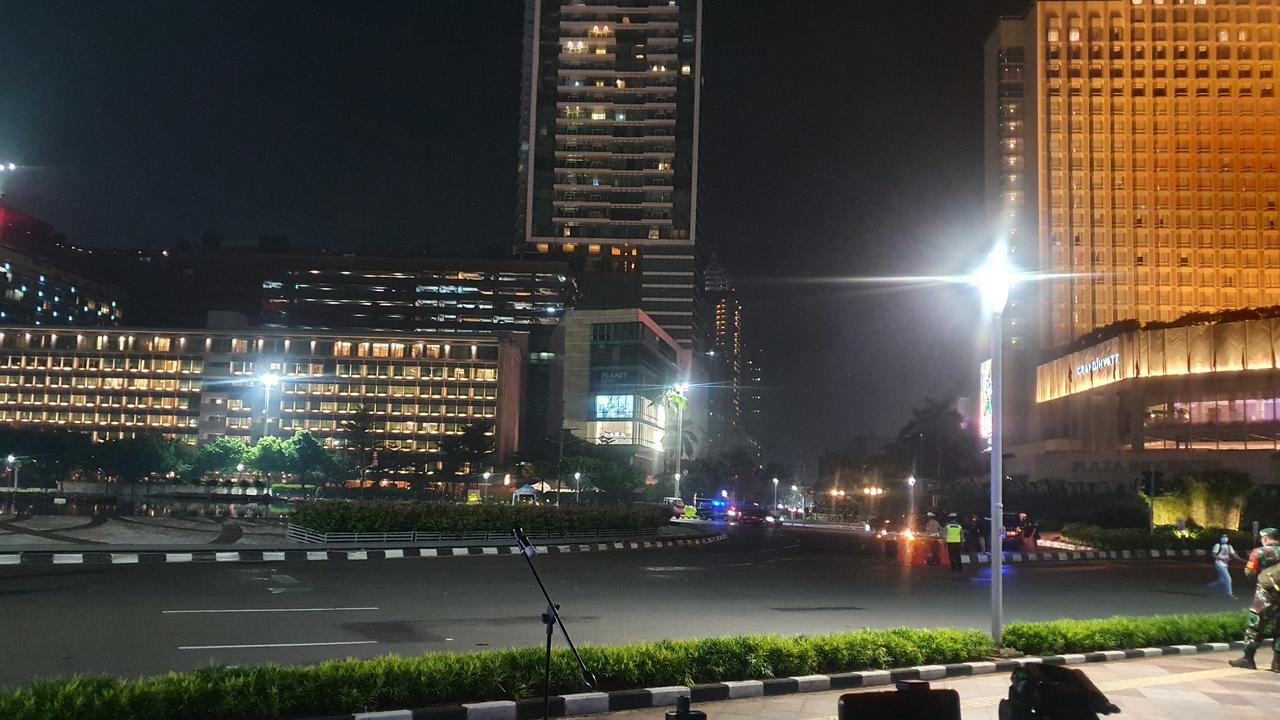 Polda Metro Jaya memberlakukan car free night di sepanjang jalan Sudirman sampai Thamrin di malam takbiran jelang hari Raya Idul Fitri 1442 Hijriah.