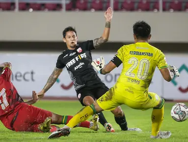 Persis Solo memastikan satu tiket ke babak delapan besar usai mengalahkan Hizbul Wathan 3-1 di Stadion Manahan, Solo, Selasa (23/11/2021). (Bola.com/Bagaskara Lazuardi)