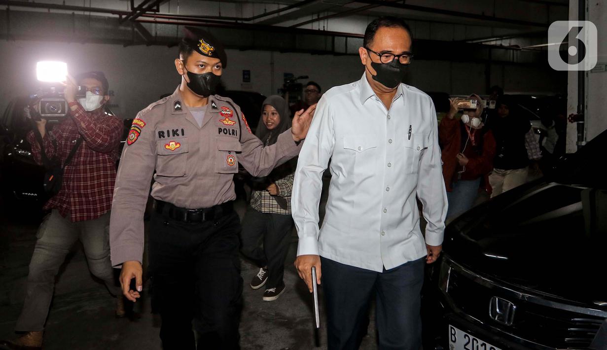 Sebelumnya, JPU KPK menuntut Rafael Alun dengan hukuman 14 tahun penjara, denda Rp 1 miliar subsider 6 bulan kurungan serta uang pengganti Rp 18,9 miliar. (Liputan6.com/Angga Yuniar)