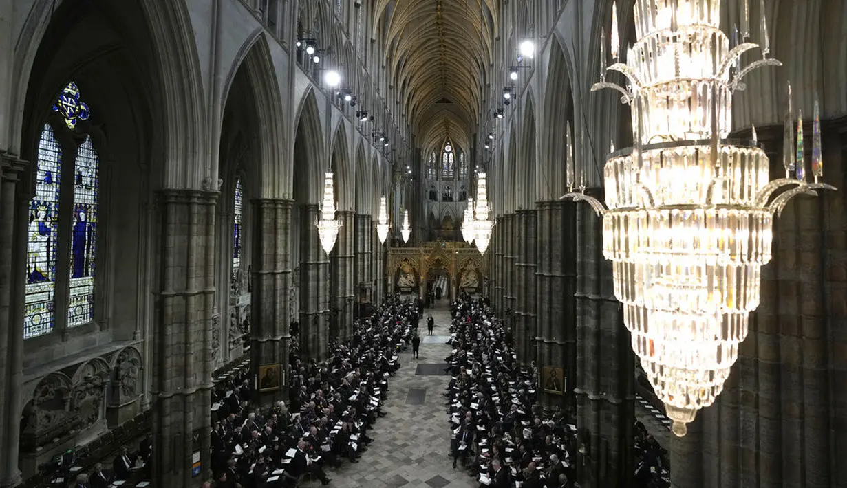 Suasana jelang pemakaman Ratu Elizabeth II di  Westminster Abbey, London, 19 September 2022. (Foto: AP Photo/Frank Augstein, Pool)